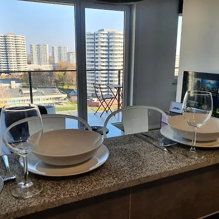 Apartament Wsrod 1000Cy Swiatel - Z Parkingiem W Hali Garazowej- Duzy Balkon Z Lezakami - Piekny Widok Noca Na Panorame Tysiaclecia Katovice Exteriér fotografie