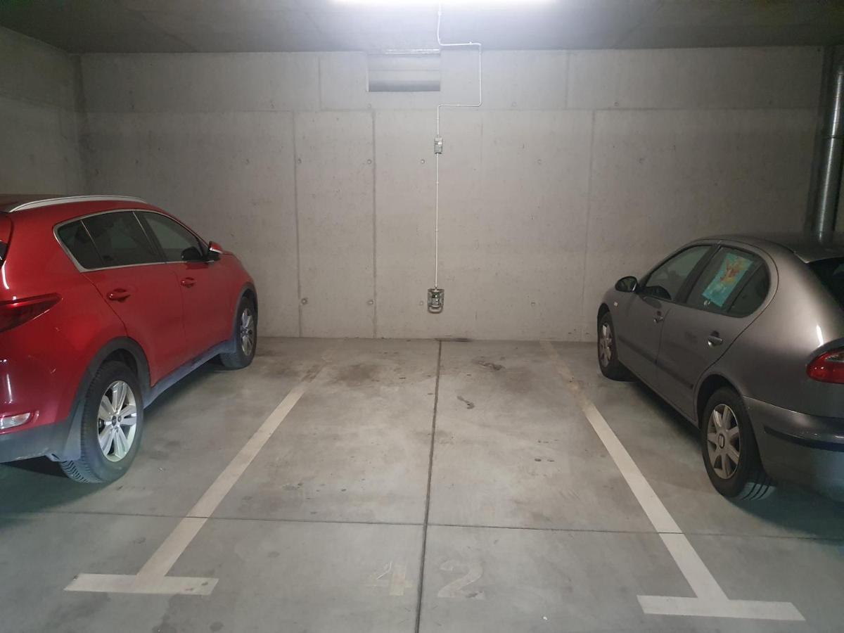 Apartmán Wsrod 1000cy Swiatel - Z Parkingiem W Hali Garazowej- Duzy Balkon Z Lezakami - Piekny Widok Noca Na Panorame Tysiaclecia Katovice