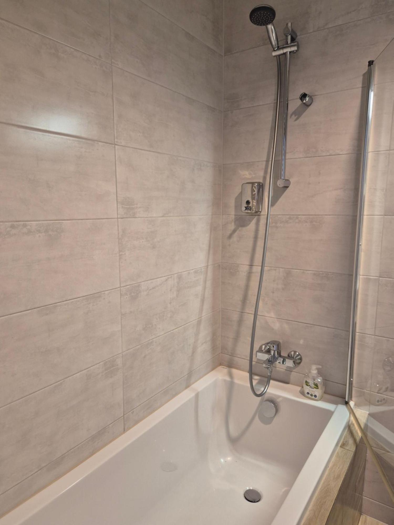 Wsrod 1000cy Swiatel - Z Parkingiem W Hali Garazowej- Duzy Balkon Z Lezakami - Piekny Widok Noca Na Panorame Tysiaclecia Apartment Kattowitz